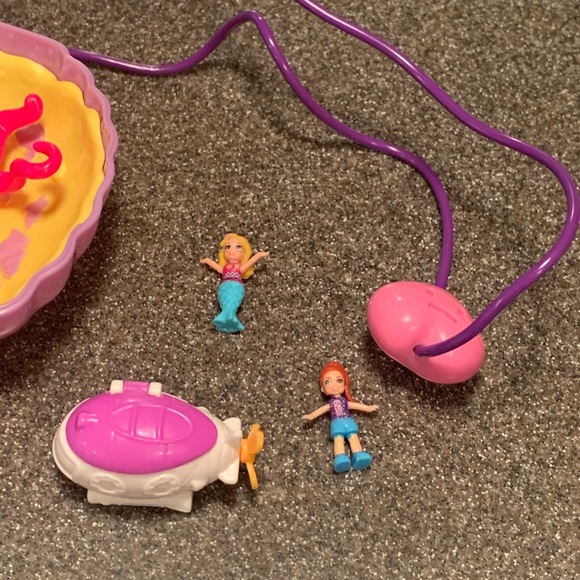Polly Pocket Seashell Mermaid Clamshell Case and Figurines. - Picture 7 of 14